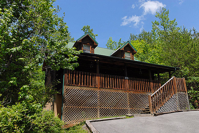 Smoky Mountain Tennessee Vacation Four Bedroom Cabin Rental in Pigeon Forge